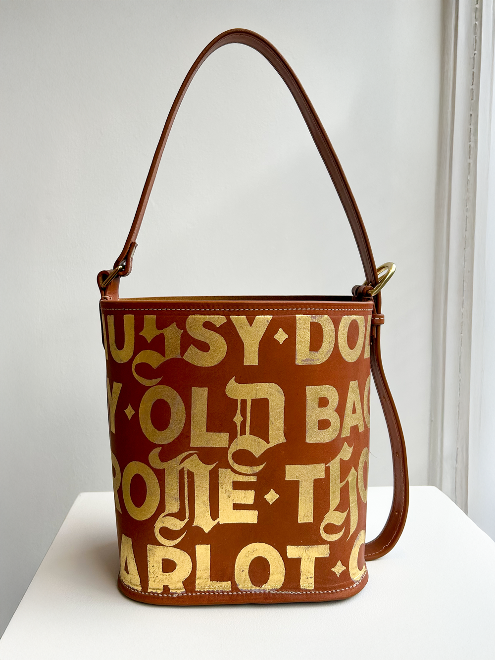 Francesca Smyth - (g)old bag)